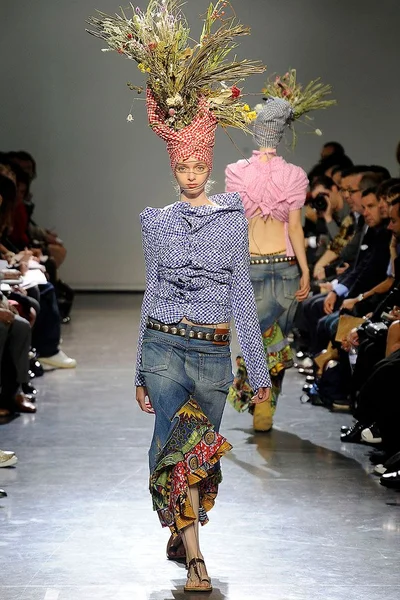 Look 16